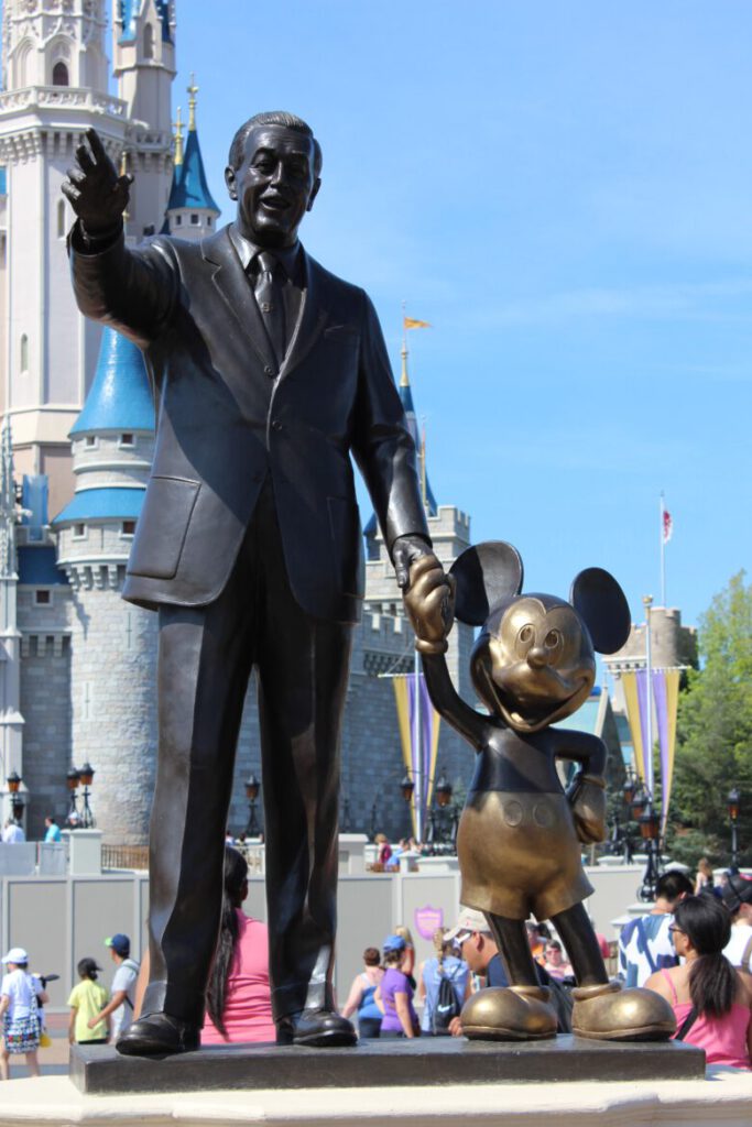 immaginazione e creatività = Walt Disney