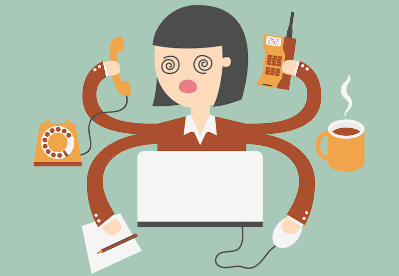 persona sommersa dal multitasking